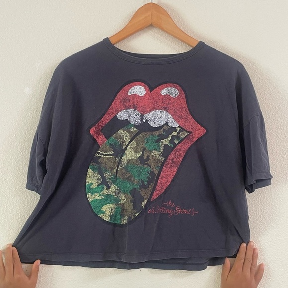 Rolling Stones Black and Green Short Sleeve Tee with Camouflage Graphic - Picture 1 of 5